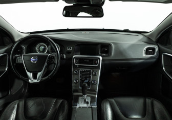 Подержанный автомобиль Volvo S60 2012 года (13 фото)