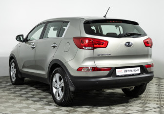 Подержанный автомобиль Kia Sportage 2015 года (7 фото)
