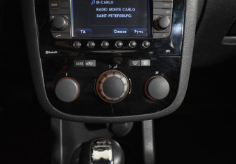 Подержанный автомобиль Opel Corsa 2012 года (15 фото)