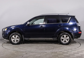 Подержанный автомобиль Mitsubishi Outlander 2009 года (8 фото)