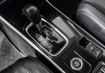 Подержанный автомобиль Mitsubishi Outlander 2017 года (11 фото)
