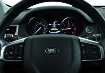 Подержанный автомобиль Land Rover Discovery Sport 2017 года (15 фото)