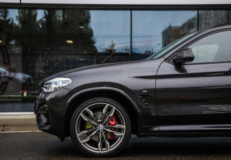 Подержанный автомобиль BMW X4 2021 года (10 фото)