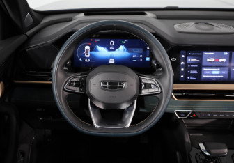 Подержанный автомобиль Geely Monjaro 2023 года (10 фото)