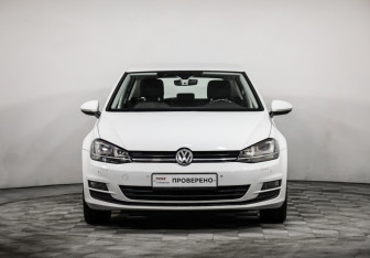 Подержанный автомобиль Volkswagen Golf Hatchback 2013 года (2 фото)