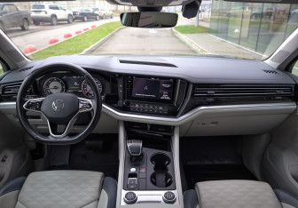 Подержанный автомобиль Volkswagen Touareg 2021 года (10 фото)