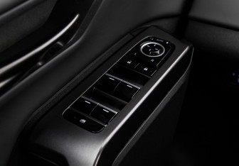 Подержанный автомобиль Toyota RAV4 2026 года (26 фото)