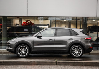 Подержанный автомобиль Porsche Cayenne 2020 года (9 фото)