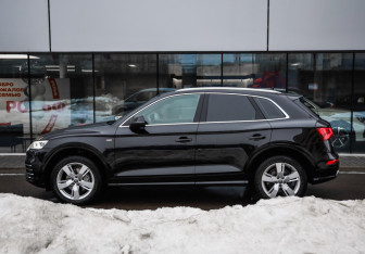 Подержанный автомобиль Audi Q5 2019 года (8 фото)