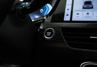 Подержанный автомобиль Geely Tugella 2023 года (25 фото)