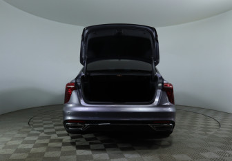 Подержанный автомобиль Hongqi H5 2024 года (7 фото)