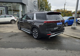 Подержанный автомобиль Kia Carnival 2020 года (6 фото)
