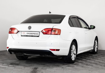 Подержанный автомобиль Volkswagen Jetta Sedan 2012 года (5 фото)