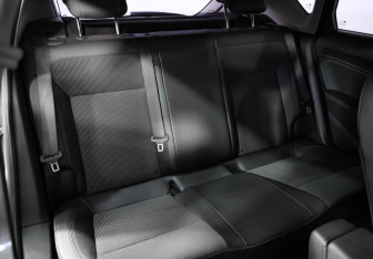 Подержанный автомобиль Opel Astra Hatchback 2011 года (20 фото)