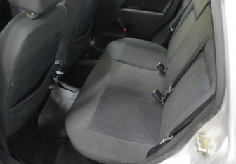 Подержанный автомобиль Ford Fiesta Hatchback 2006 года (10 фото)