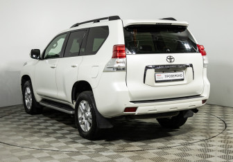 Подержанный автомобиль Toyota Land Cruiser Prado 2011 года (7 фото)