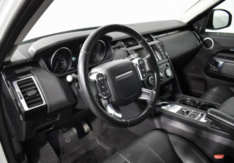 Подержанный автомобиль Land Rover Discovery 2017 года (9 фото)