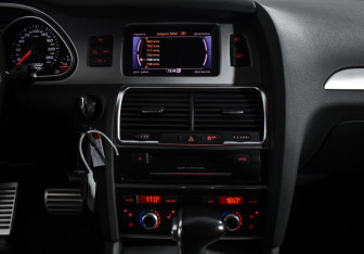 Подержанный автомобиль Audi Q7 2013 года (17 фото)
