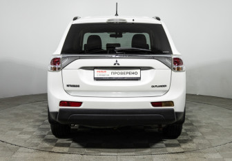 Подержанный автомобиль Mitsubishi Outlander 2012 года (6 фото)