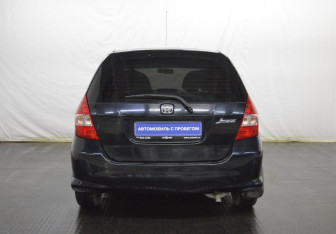Подержанный автомобиль Honda Jazz 2008 года (6 фото)