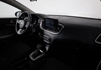 Подержанный автомобиль Kia Ceed Hatchback 2021 года (12 фото)
