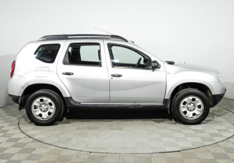 Подержанный автомобиль Renault Duster 2013 года (4 фото)
