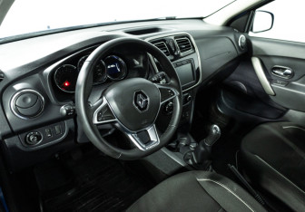 Подержанный автомобиль Renault Sandero 2020 года (11 фото)