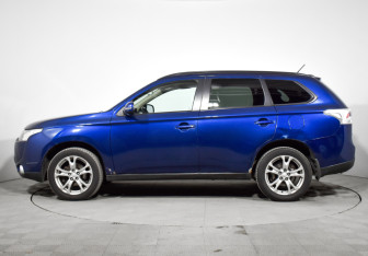 Подержанный автомобиль Mitsubishi Outlander 2013 года (8 фото)