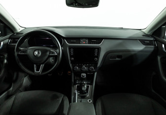 Подержанный автомобиль Skoda Octavia Liftback 2017 года (13 фото)