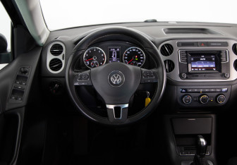 Подержанный автомобиль Volkswagen Tiguan 2015 года (10 фото)