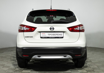Подержанный автомобиль Nissan Qashqai 2015 года (6 фото)