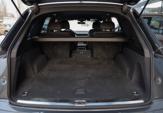 Подержанный автомобиль Audi Q7 2019 года (33 фото)