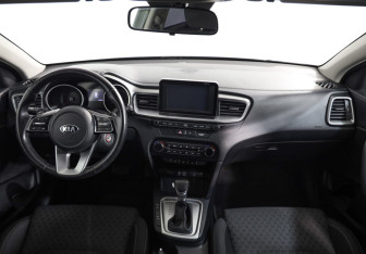 Подержанный автомобиль Kia Ceed Hatchback 2019 года (9 фото)