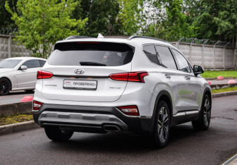 Подержанный автомобиль Hyundai Santa Fe 2019 года (6 фото)