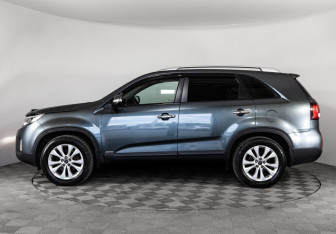 Подержанный автомобиль Kia Sorento 2016 года (8 фото)