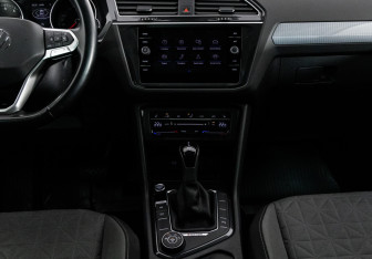 Подержанный автомобиль Volkswagen Tiguan 2020 года (14 фото)