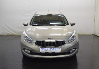 Подержанный автомобиль Kia Ceed Hatchback 2015 года (2 фото)