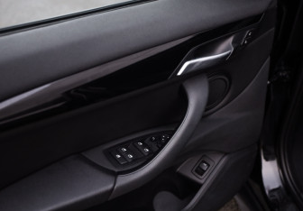 Подержанный автомобиль BMW X1 2020 года (23 фото)