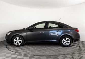 Подержанный автомобиль Chevrolet Cruze Sedan 2011 года (8 фото)