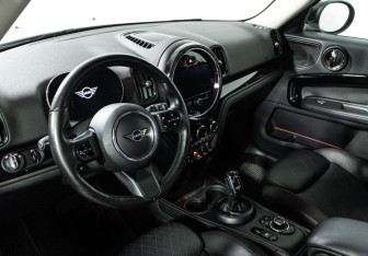 Подержанный автомобиль MINI Countryman 2022 года (11 фото)
