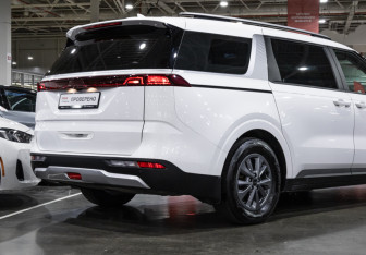 Подержанный автомобиль Kia Carnival 2021 года (8 фото)