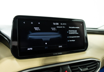 Подержанный автомобиль Hyundai Santa Fe 2021 года (20 фото)