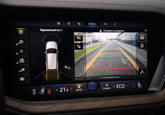 Подержанный автомобиль Volkswagen Touareg 2020 года (19 фото)