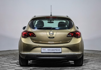 Подержанный автомобиль Opel Astra Hatchback 2012 года (6 фото)