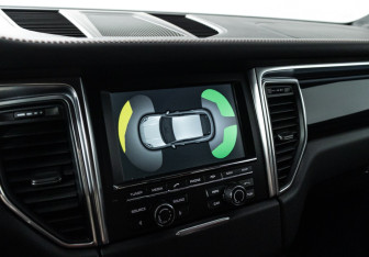 Подержанный автомобиль Porsche Macan 2015 года (18 фото)