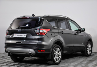 Подержанный автомобиль Ford Kuga 2017 года (5 фото)