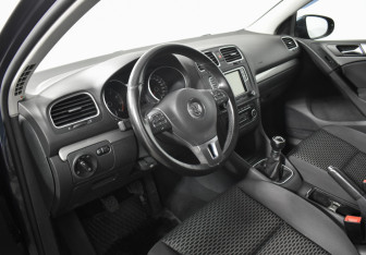 Подержанный автомобиль Volkswagen Golf Hatchback 2012 года (9 фото)