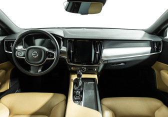 Подержанный автомобиль Volvo V90 2018 года (13 фото)