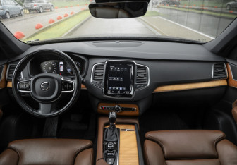 Подержанный автомобиль Volvo XC90 2020 года (14 фото)