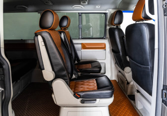 Подержанный автомобиль Volkswagen Multivan 2015 года (22 фото)